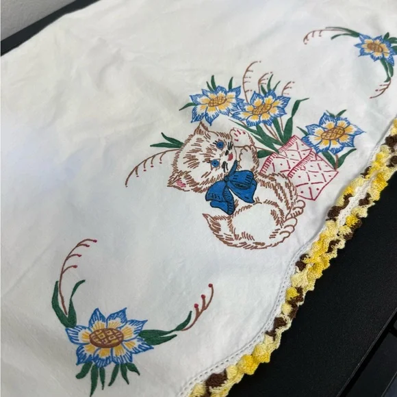 Vintage Pillow Cases Embroidered Kitten Floral Linen CrochetTrimWhite BlueYellow - Picture 3 of 5
